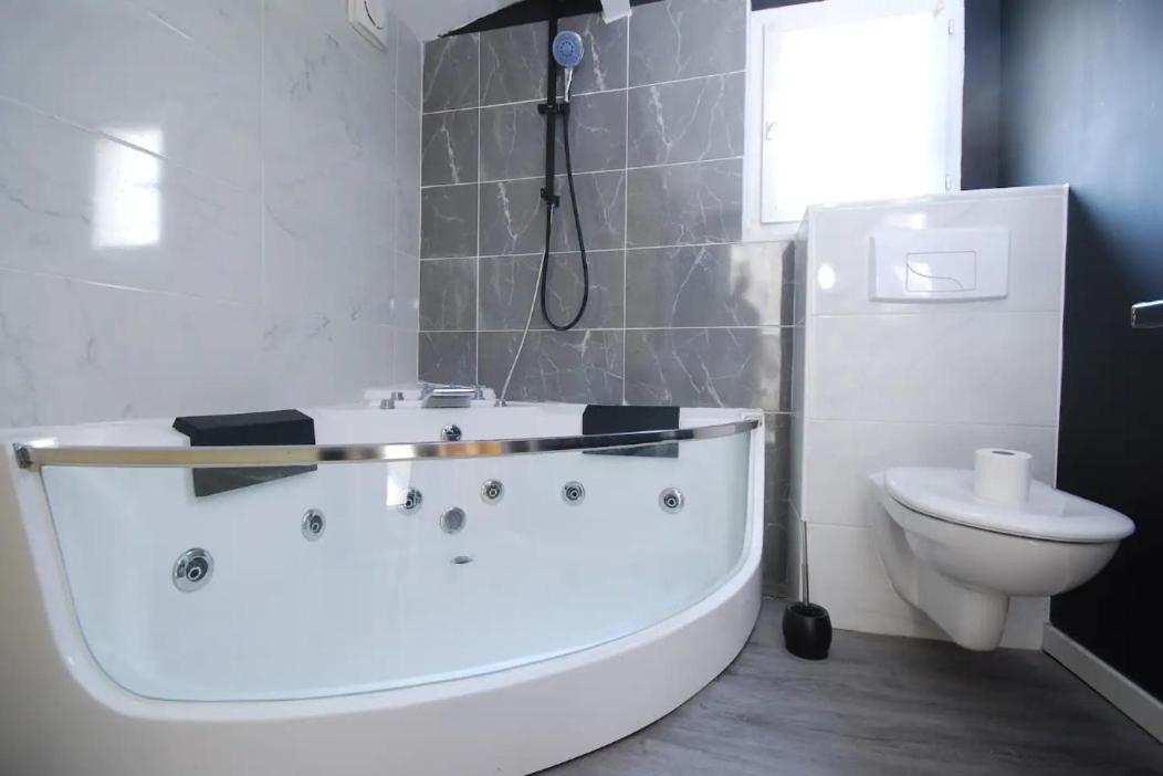 Jacuzzi Terrasse Centre Ville Narbonne Chambre 4 Esterno foto